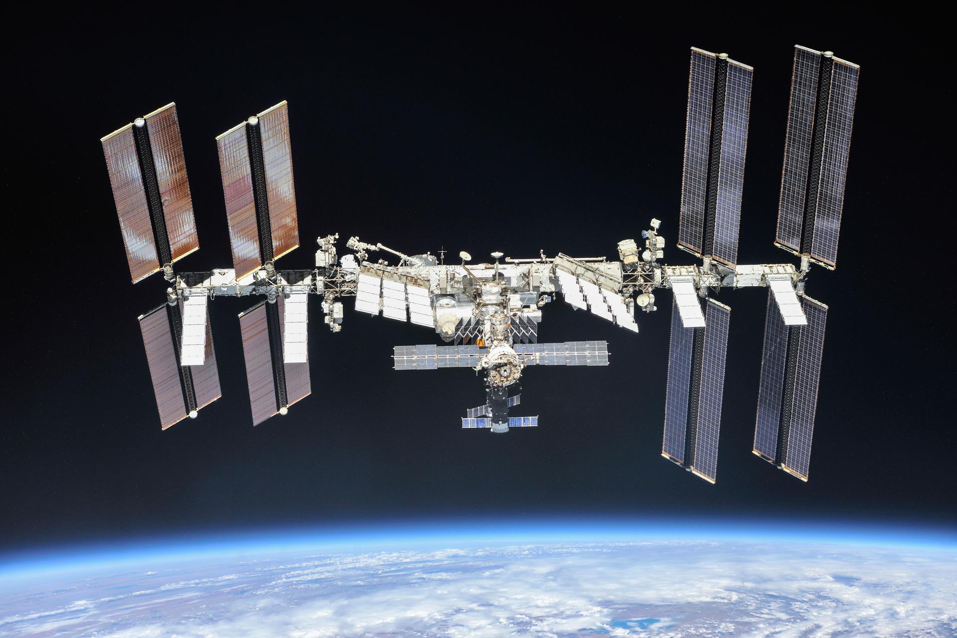 NASA Selects SpaceX To Build Spacecraft To Destroy ISS in 2030's