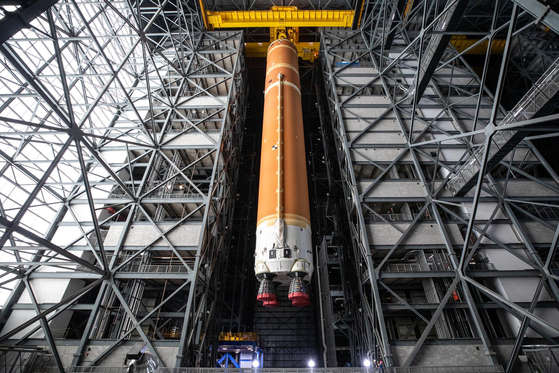 Artemis II Core Stage Vertical Integration Begins at NASA Kennedy