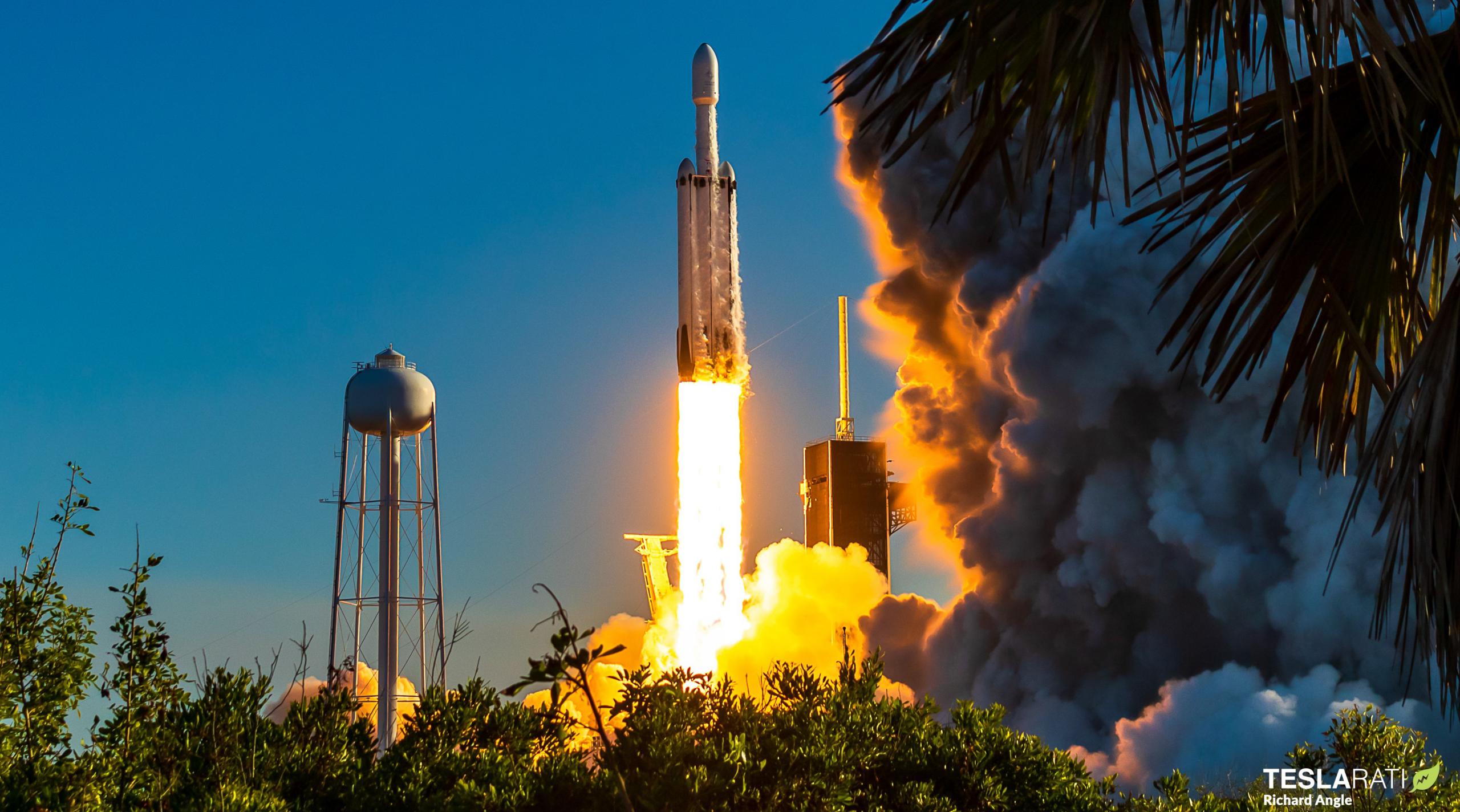 SpaceX Falcon Heavy Rocket Could Still Launch First Military Mission In ...