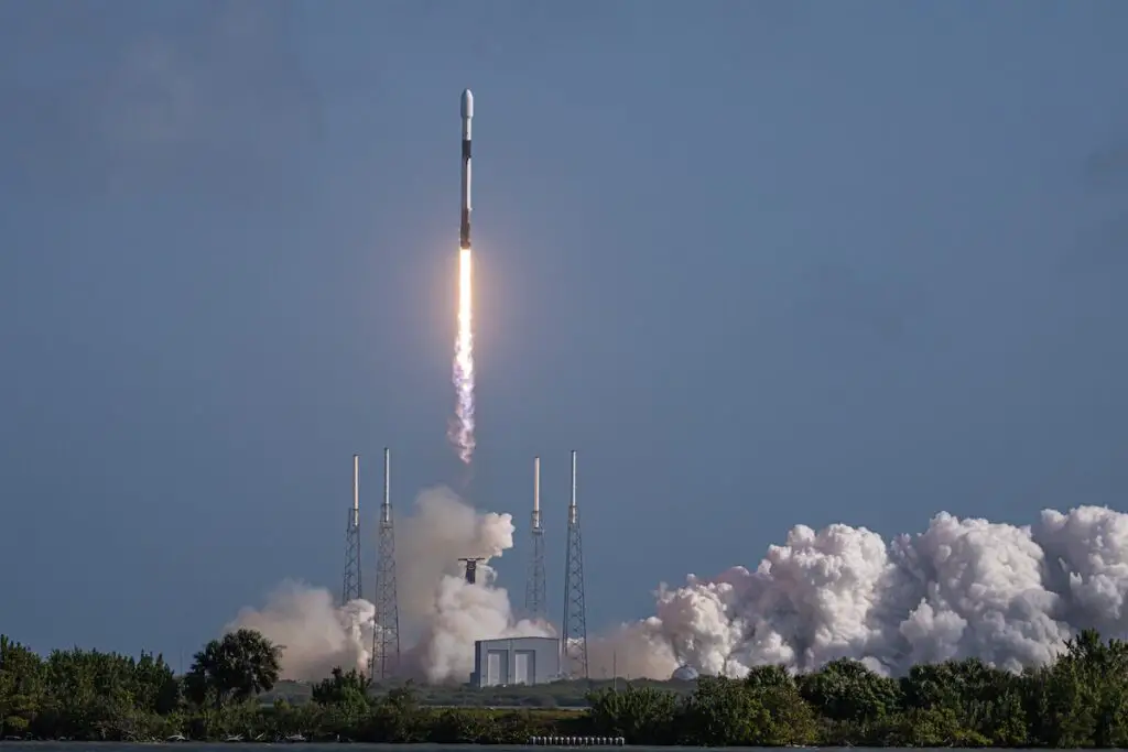 SpaceX “broomstick” launches 40th Starlink mission