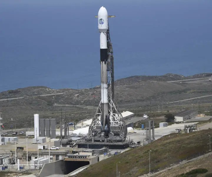 Photos Falcon 9 rocket vertical on Vandenberg launch pad